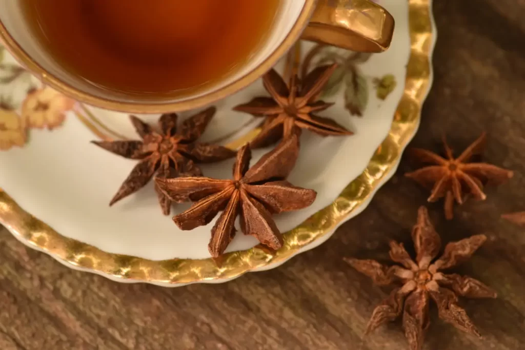 Descubra o que é o chá de anis estrelado. Como fazer o chá de anis estrelado. Para que serve e os beneficios do chá de anis estrelado. E aprenda 7 receitas de chá de anis estrelado.