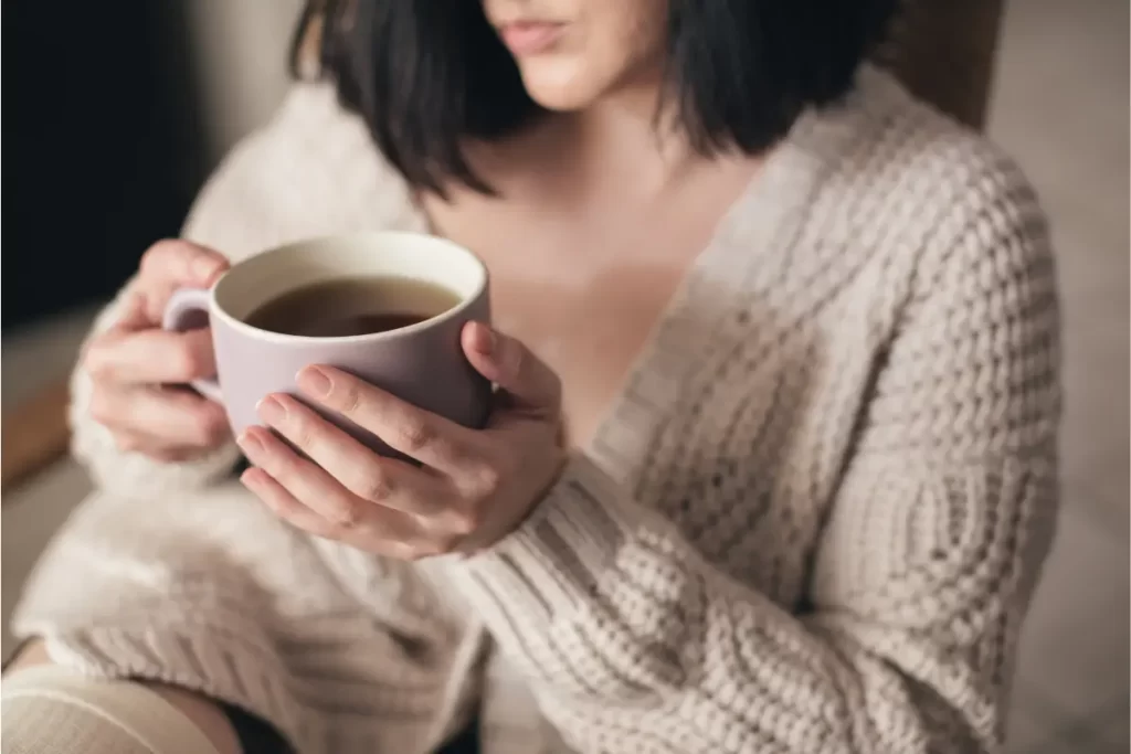 Conheça os benefícios do chá de moringa para a saúde e descubra como fazer essa bebida nutritiva e energizante.