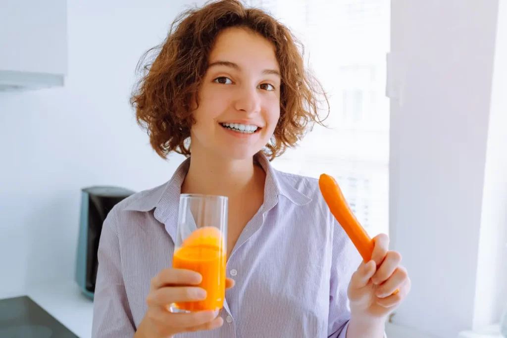 Descubra os benefícios do suco de cenoura com limão para a sua saúde e ganhe esse elixir natural do emagrecimento para o seu dia a dia. 