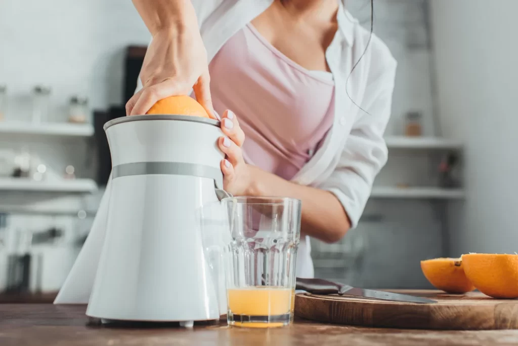 Descubra os incríveis benefícios do suco de inhame com laranja para a saúde e aprenda como fazer essa deliciosa bebida refrescante.