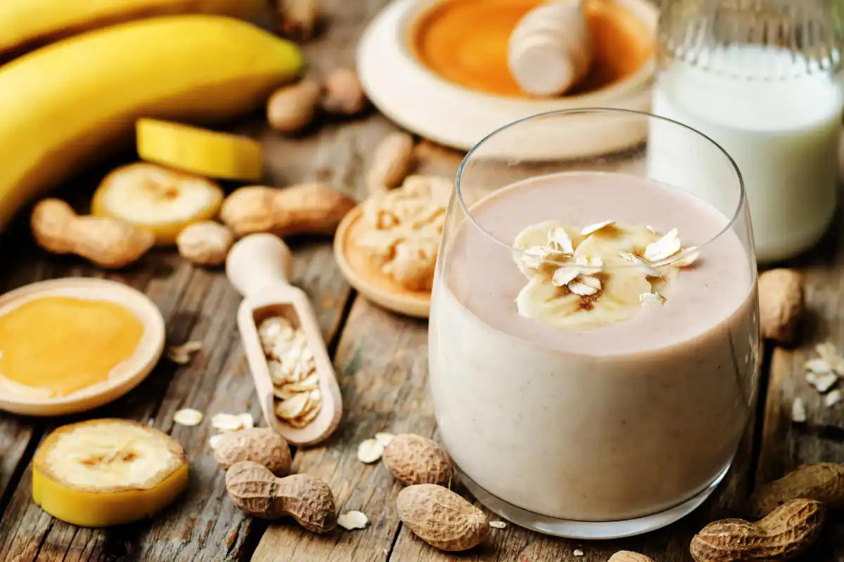 Descubra os benefícios do smoothie de banana, aprenda receitas deliciosas e receba dicas para preparar um smoothie perfeito para o seu dia a dia.