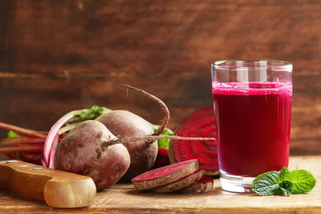 Descubra os incríveis benefícios do suco de beterraba com limão e aprenda como fazer essa deliciosa receita.