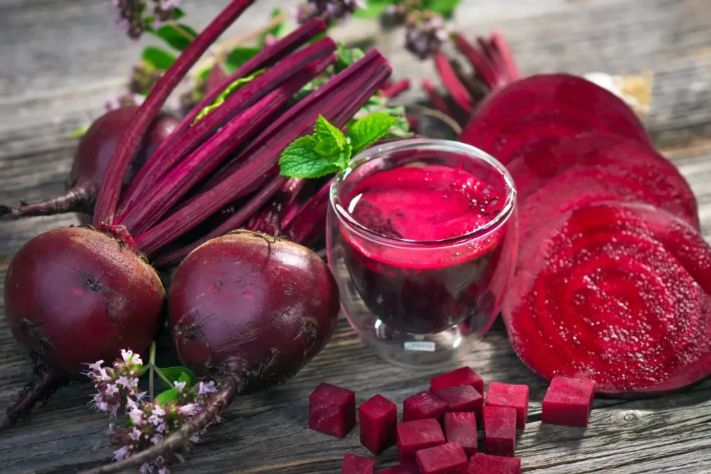 Descubra os incríveis benefícios do suco de beterraba com limão e aprenda como fazer essa deliciosa receita.