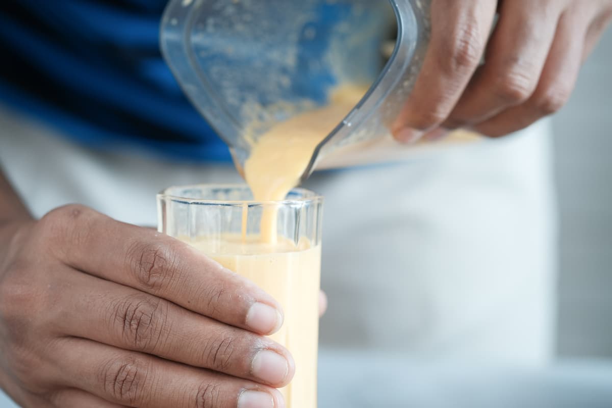 O suco de cupuaçu é uma bebida refrescante e saudável, rica em nutrientes e antioxidantes. Descubra os benefícios dessa fruta amazônica e aprenda a fazer o suco em casa.