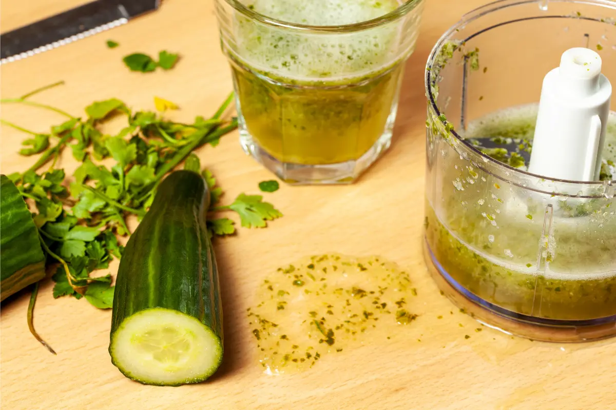 Conheça os benefícios do suco de pepino para a saúde e aprenda deliciosas receitas para incluir essa bebida poderosa na sua rotina.