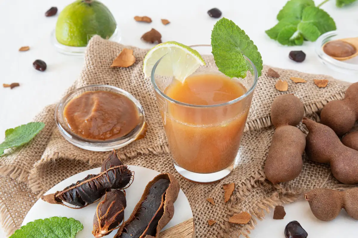 Aprenda sobre a origem do suco de tamarindo, os benefícios para a saúde e descubra como como fazer um delicioso suco de tamarindo.