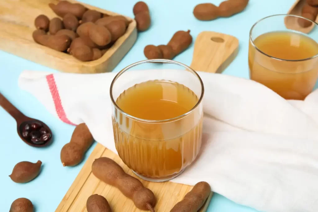 Aprenda sobre a origem do suco de tamarindo, os benefícios para a saúde e descubra como como fazer um delicioso suco de tamarindo.