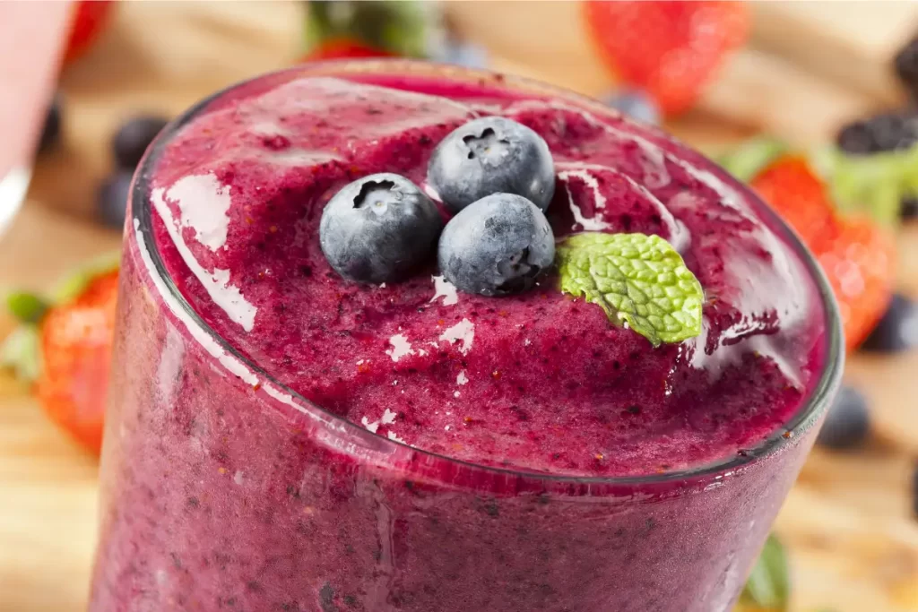 Descubra os benefícios da vitamina de açaí, uma bebida saudável e deliciosa que combina açaí, frutas e outros ingredientes nutritivos. Aprenda a fazer uma receita básica e aproveite todos os benefícios dessa poderosa fonte de energia e nutrição.