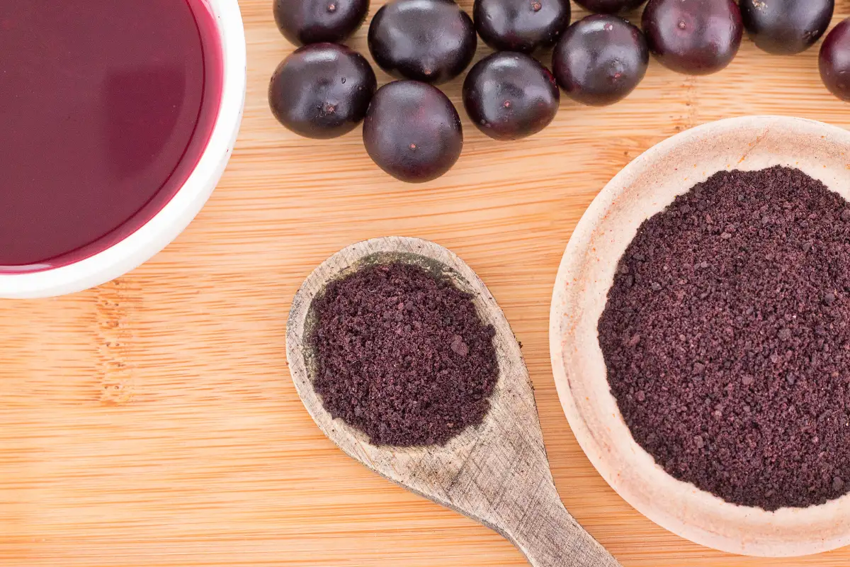 Descubra os benefícios da vitamina de açaí, uma bebida saudável e deliciosa que combina açaí, frutas e outros ingredientes nutritivos. Aprenda a fazer uma receita básica e aproveite todos os benefícios dessa poderosa fonte de energia e nutrição.