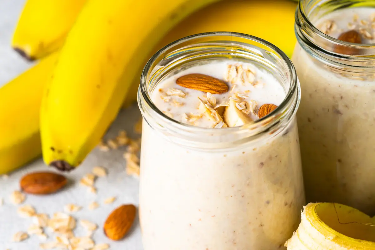 Descubra os benefícios da vitamina de banana com aveia, aprenda a fazer deliciosas receitas e conheça curiosidades sobre esses ingredientes incríveis para a saúde.