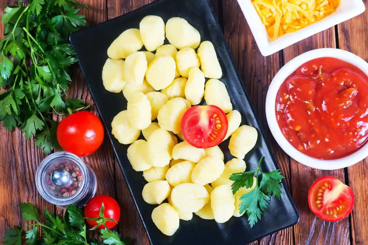 Aprenda como fazer a deliciosa receita nhoque de batata. Conheça as dicas reveladas pelos maiores chefs de cozinha que vão deixar seu nhoque de batata simplesmente perfeito. 