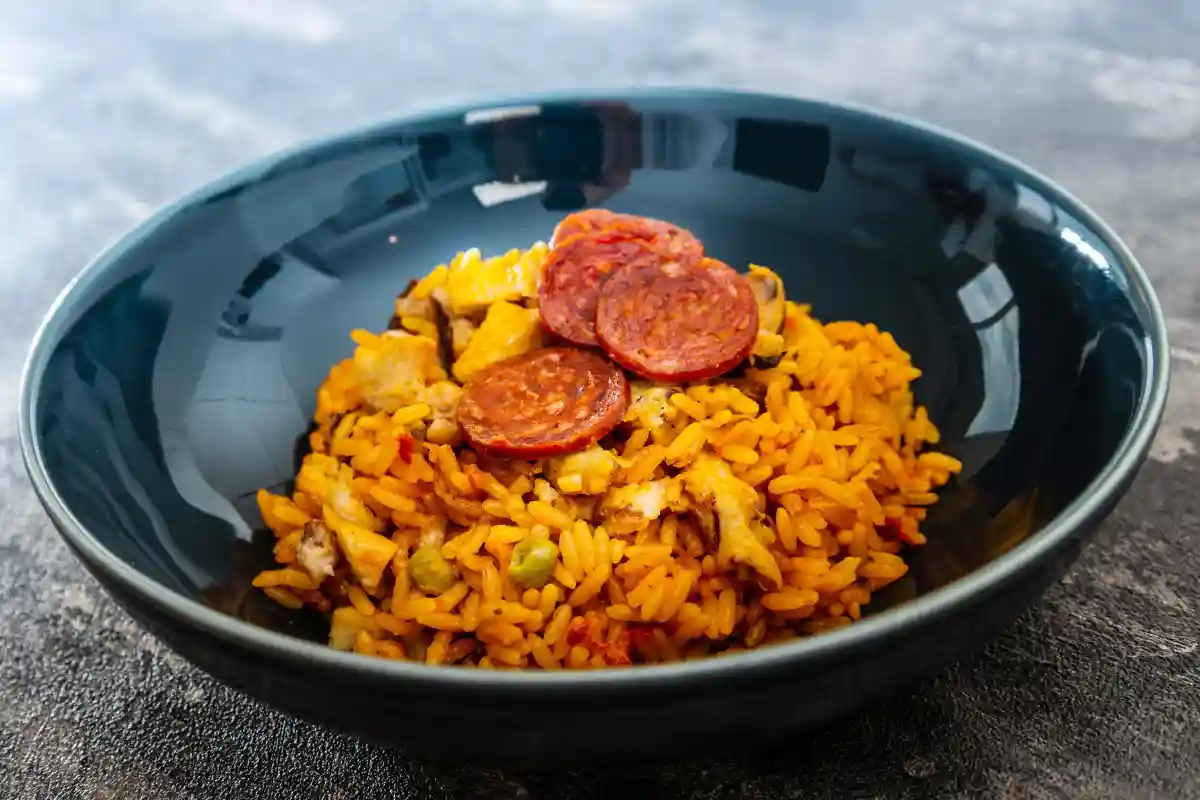 Aprenda como fazer a deliciosa receita de paella caipira, um prato tipicamente brasileiro que foi adaptado com os nossos ingredientes. Descubra os motivos para experimentar essa maravilhosa receita de paella caipira.