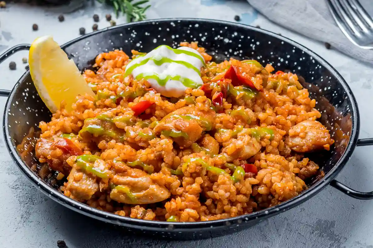 Aprenda como fazer a deliciosa receita de paella caipira, um prato tipicamente brasileiro que foi adaptado com os nossos ingredientes. Descubra os motivos para experimentar essa maravilhosa receita de paella caipira.