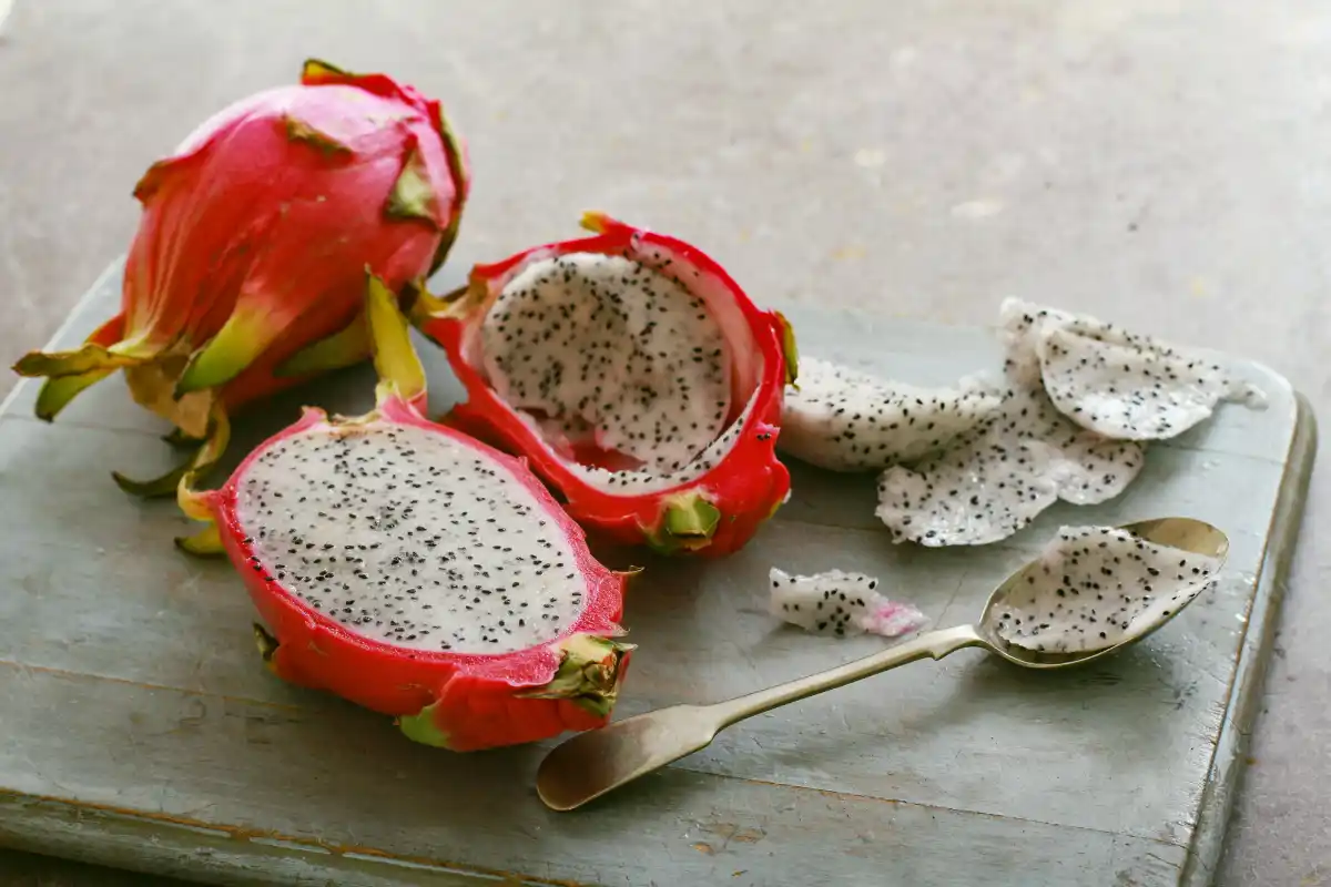 Conheça os incríveis benefícios do suco de pitaya para a saúde, aprenda como fazer em casa mais de 10 variações de receitas do delicioso e nutritivo suco de pitaya.