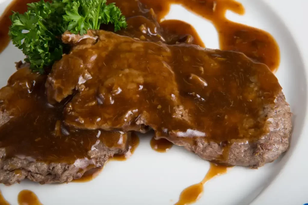 Aprenda como fazer bife na panela de pressão, um prato suculento e rápido de preparar. A receita de bife na panela de pressão é perfeito para um almoço ou jantar em família.