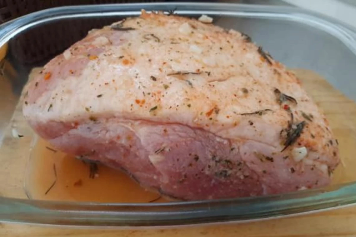 Aprenda como fazer uma deliciosa picanha suina no forno. Com o passo a passo dos melhores chefs de cozinha para deixar sua picanha suina no forno macia e suculenta.