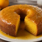 Aprenda a preparar o clássico bolo de laranja em 5 etapas simples. Esse bolo irresistível encanta a família e traz o sabor nostálgico da infância. Com uma cobertura cítrica deliciosa, o bolo fica ainda mais molhadinho e saboroso, perfeito para qualquer ocasião.