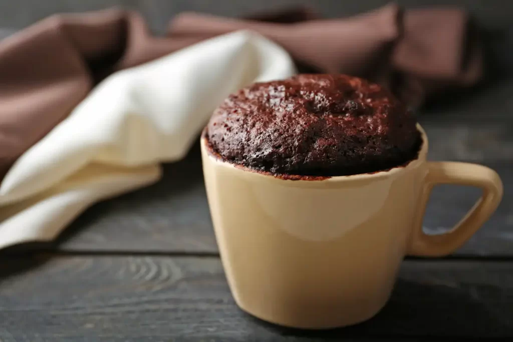 Aprenda a fazer deliciosas receitas de bolo de caneca com um passo a passo detalhado e fácil de seguir. Descubra a receita completa para criar bolos de caneca fofinhos e saborosos em minutos, direto no micro-ondas. Além disso, explore a história e o conceito por trás dessa prática e irresistível sobremesa, que combina simplicidade e sabor em uma única caneca.