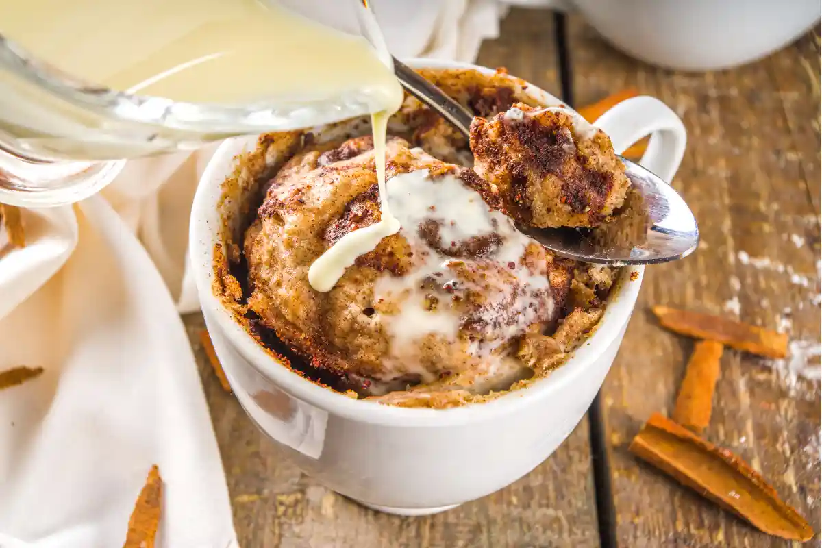 
Aprenda a fazer deliciosas receitas de bolo de caneca com um passo a passo detalhado e fácil de seguir. Descubra a receita completa para criar bolos de caneca fofinhos e saborosos em minutos, direto no micro-ondas. Além disso, explore a história e o conceito por trás dessa prática e irresistível sobremesa, que combina simplicidade e sabor em uma única caneca. 