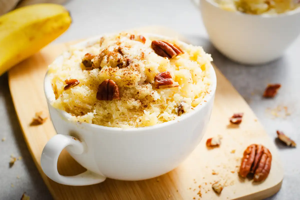 
Aprenda a fazer deliciosas receitas de bolo de caneca com um passo a passo detalhado e fácil de seguir. Descubra a receita completa para criar bolos de caneca fofinhos e saborosos em minutos, direto no micro-ondas. Além disso, explore a história e o conceito por trás dessa prática e irresistível sobremesa, que combina simplicidade e sabor em uma única caneca. 