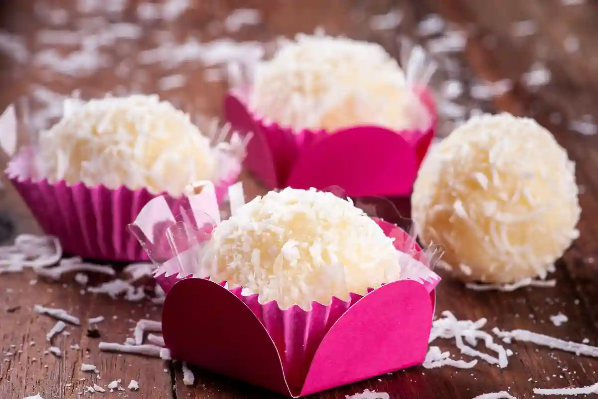 Aprenda a preparar a irresistível receita de brigadeiro tradicional com um passo a passo simples e dicas especiais para um resultado perfeito. Além disso, descubra 7 variações deliciosas de brigadeiro que você precisa experimentar para surpreender e encantar a todos