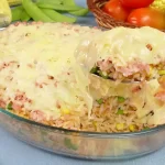 Aprenda a preparar um irresistível arroz de forno cremoso em apenas 6 passos simples! Neste guia, você descobrirá os benefícios e o valor nutricional dessa deliciosa receita, além de aprender a fazer um arroz de forno cremoso com frango e legumes. E não para por aí! Vamos também compartilhar sugestões de acompanhamentos que vão realçar ainda mais o sabor do seu prato