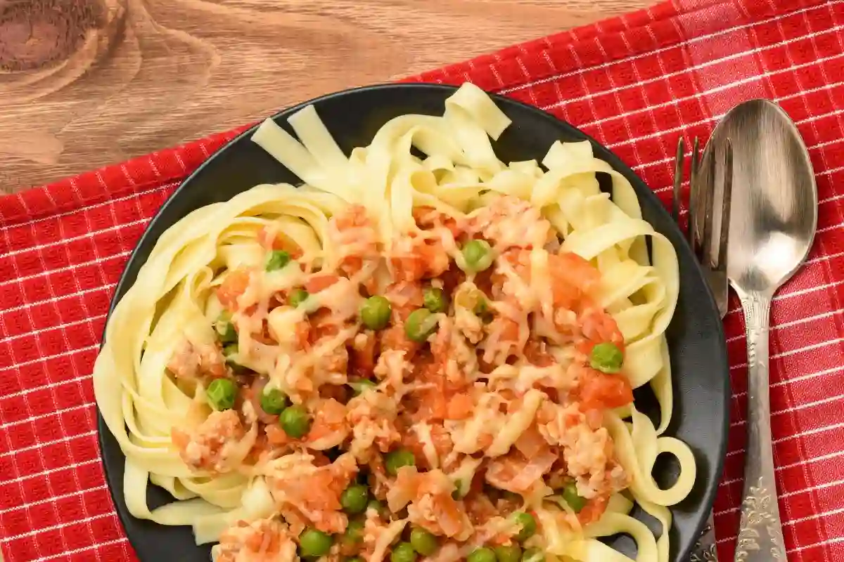 Aprenda a preparar o melhor macarrão com carne moída no conforto de sua casa, com dicas especiais para deixar o prato ainda mais saboroso. Descubra os benefícios e o valor nutricional dessa receita, além de explorar uma versão low carb de macarrão com carne moída que vai surpreender seu paladar e manter a refeição leve e saudável