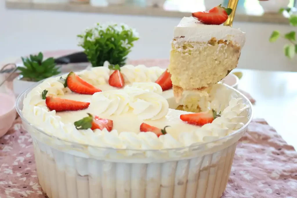 Aprenda a fazer o Bolo Alagado 5 Leites, uma receita caseira irresistível, úmida e cheia de sabor. Descubra sua história, dicas de preparo, versão de chocolate e muito mais.