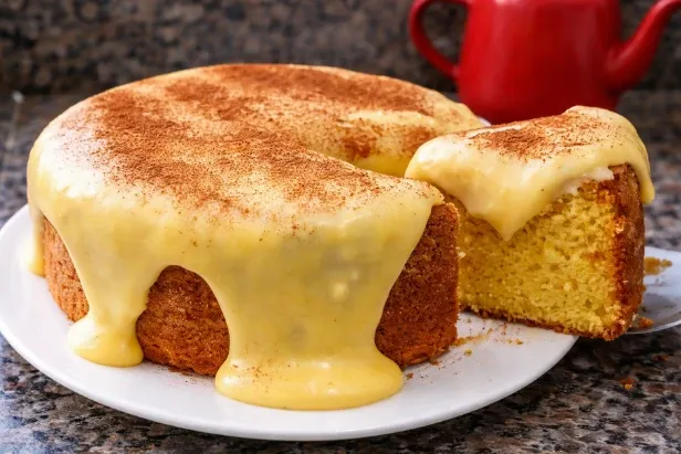 Os segredos para um bolo de milho com curau cremoso incrivelmente fofo e úmido