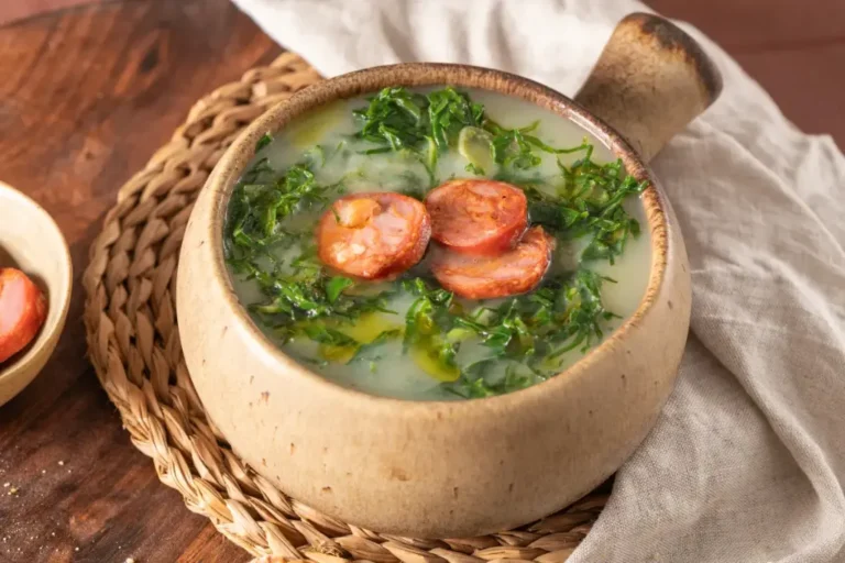 Caldo verde com calabresa: dicas para turbinar o sabor e deixá-lo ainda mais cremoso
