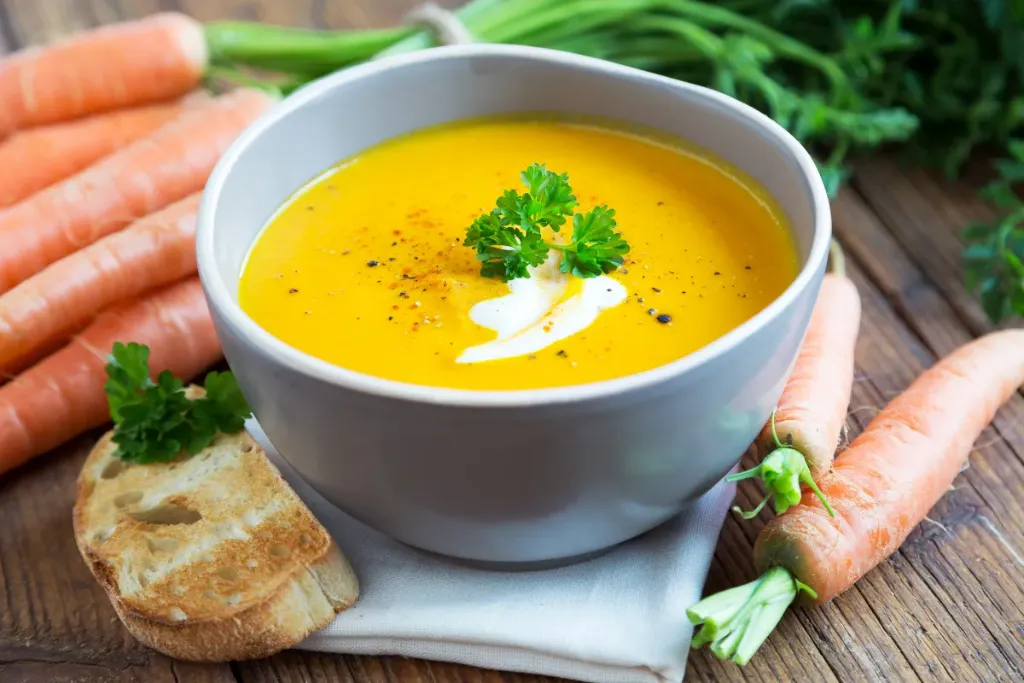 Receita fácil de caldo de cenoura e tomate: ideal para dias frios e saúde
