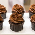 Como fazer cupcake de chocolate fofinho e delicioso em casa