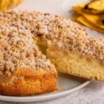 A melhor receita de cuca de banana com farofa crocante passo a passo