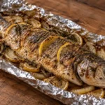 Aprenda a fazer robalo ao forno com limão siciliano, suculento e aromático, com tempero simples e dicas para acertar o ponto do peixe.